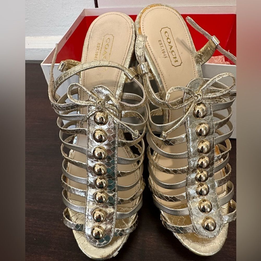 Coach Women’s platform heel leather sandal in gold size 7 - Picture 4 of 14